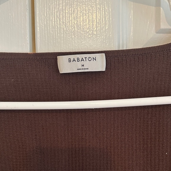 Aritzia Babaton Sculpt Knit Square NeckShort Sleeve Crop Top Size Medium - Picture 5 of 8